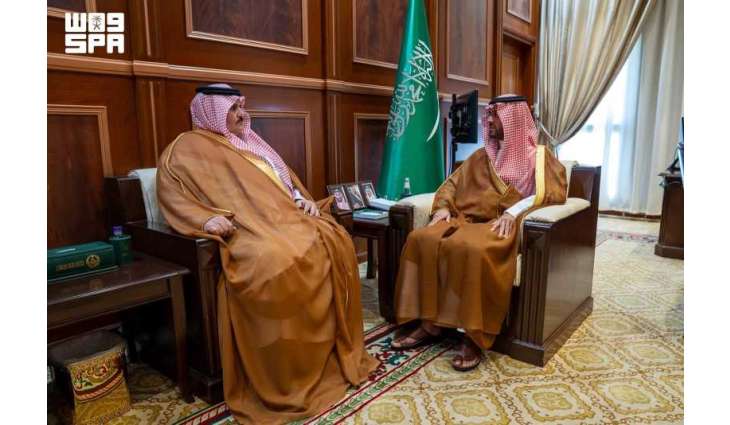نائب أمير حائل يستقبل المدير العام لفرع هيئة الرقابة ومكافحة الفساد 