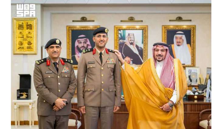 أمير القصيم يقلّد مدير مرور المنطقة رتبته الجديدة
