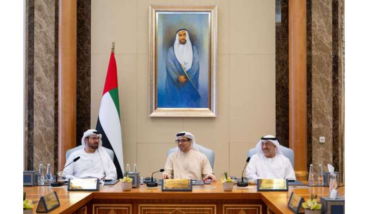 برئاسة منصور بن زايد.. المجلس الوزاري للذكاء الاصطناعي والتنمية يستعرض خطط ومشاريع التحول إلى أنظمة الذكاء الاصطناعي المساعد في الحكومة
