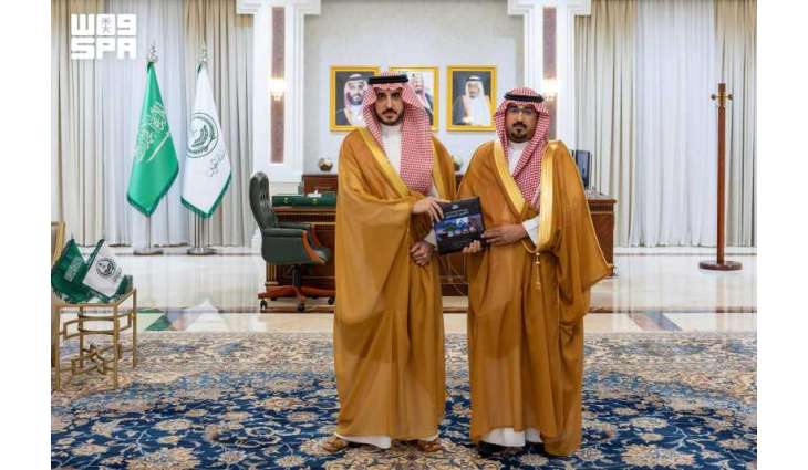 أمير منطقة الجوف يتسلّم التقرير السنوي للبريد السعودي 