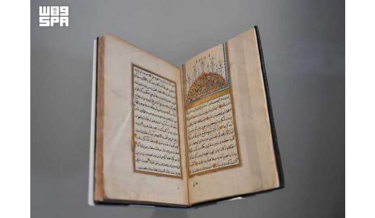 مصاحف ومخطوطات نادرة تزين جناح 