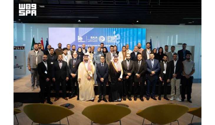 العنقري يخرّج الدفعة الأولى من برنامج الذكاء الاصطناعي التنفيذي للمراجعين الداخليين بالشراكة مع جامعة IE الإسبانية