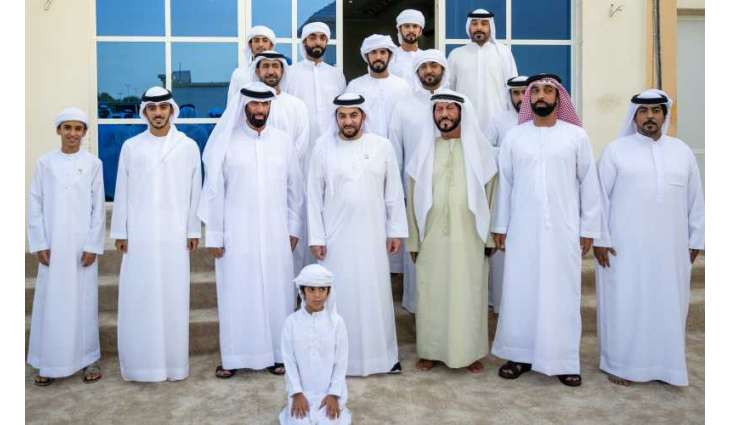 حمدان بن زايد يزور راشد مبارك المنصوري ومطر محمد المنصوري في منزليهما بمدينة غياثي