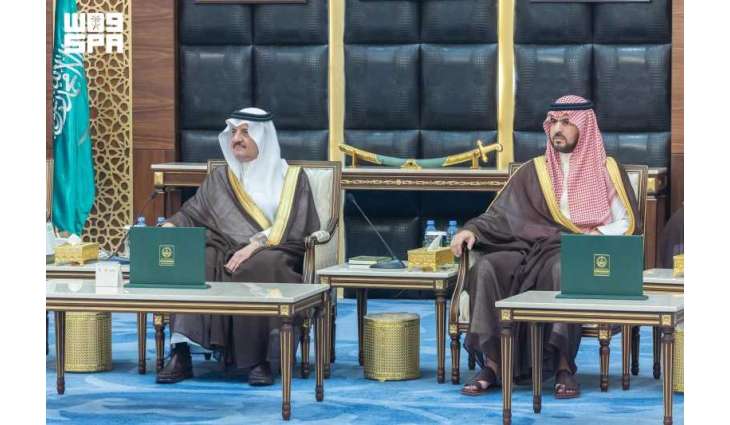 أمير المنطقة الشرقية يستقبل منسوبي فرع وزارة النقل ويُثمِّن جهودهم في تنفيذ وصيانة الطرق