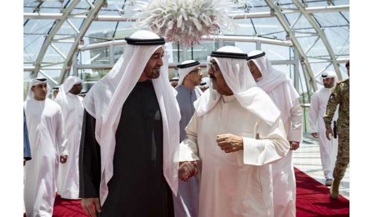UAE President welcomed by Emir of Kuwait upon arrival on fraternal visit