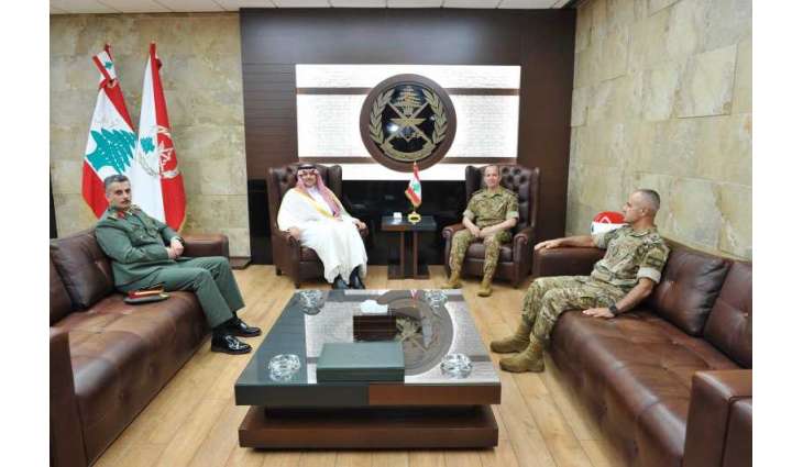 سفير المملكة لدى لبنان يلتقي قائد الجيش اللبناني