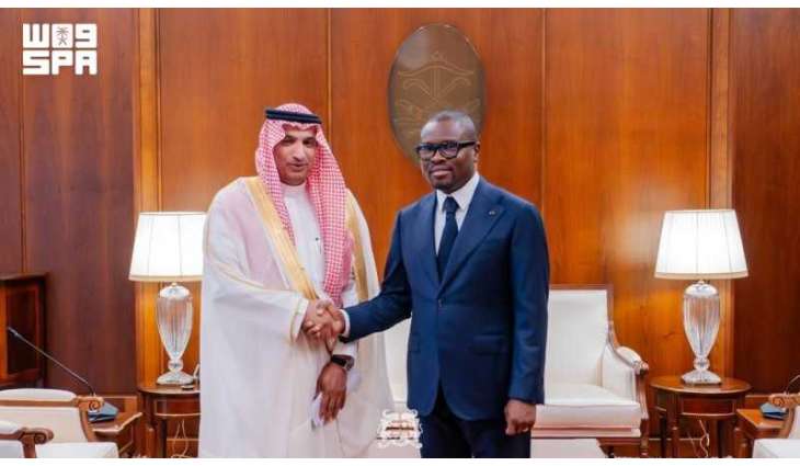 السفير البلوي يقدم أوراق اعتماده سفيرًا غير مقيم لرئيس جمهورية بنين
