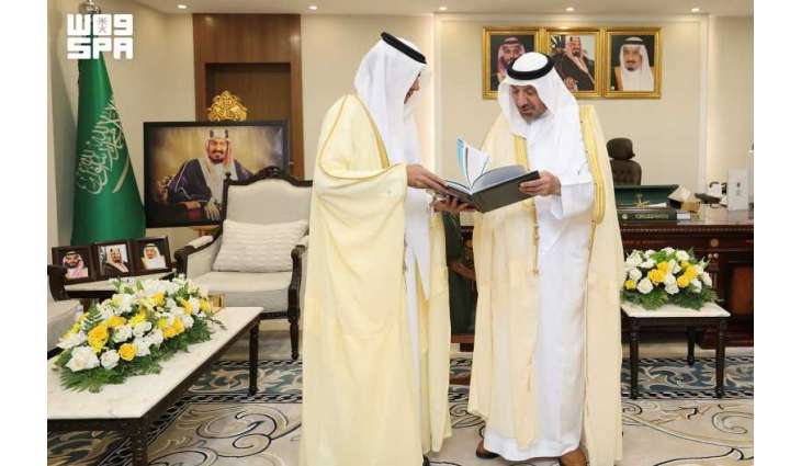 أمير نجران يستعرض تقرير إنجاز مؤسسة البريد السعودي 