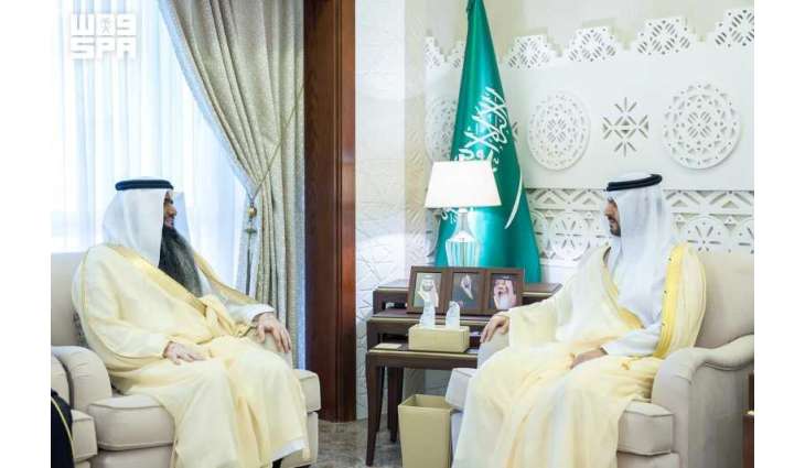 نائب أمير المنطقة الشرقية يطّلع على جهود البريد السعودي 