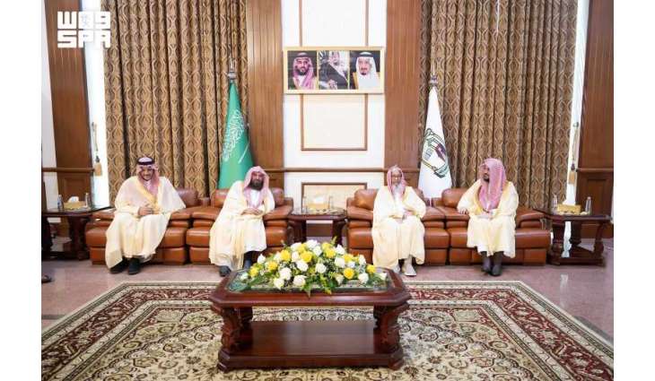 المفتي العام للمملكة يستقبل رئيس الشؤون الدينية بالمسجد الحرام والمسجد النبوي