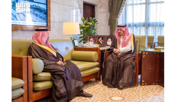 أمير منطقة الرياض يستقبل المدير السابق لإدارة مكافحة المخدرات بالمنطقة
