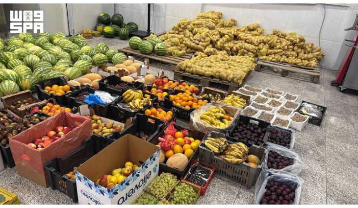 أمانة عسير تصادر نحو 3 أطنان من الفواكه والخضار مجهولة المصدر