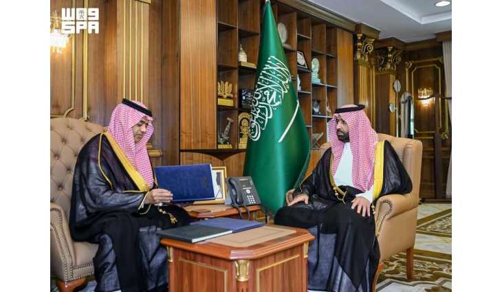 أمير جازان يطّلع على المراحل النهائية لمطار جازان الدولي الجديد ويتسلّم التقرير السنوي للمطار الحالي