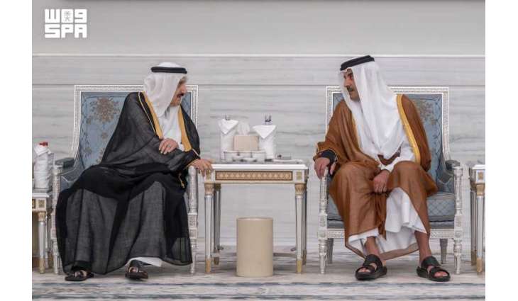 سمو الأمير منصور بن متعب ينقل تعازي القيادة لأمير دولة قطر في وفاة الشيخ حمد بن خليفة آل ثاني رحمه الله