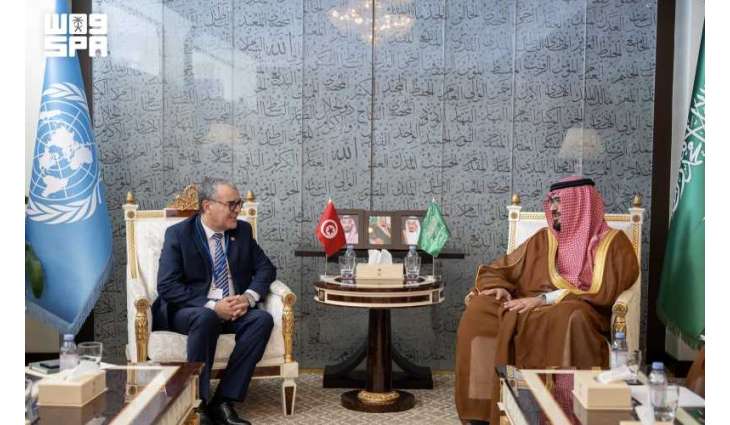 وزير الاقتصاد والتخطيط يجتمع مع وزير الاقتصاد والتخطيط في الجمهورية التونسية