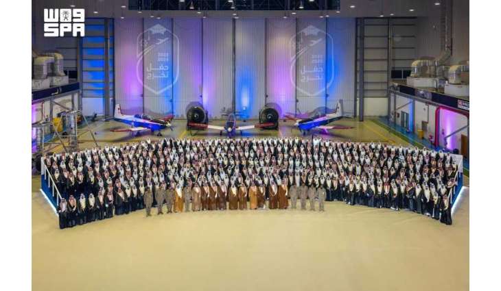 Education Minister Honors 1,611 Graduates at International Aviation College Ceremony