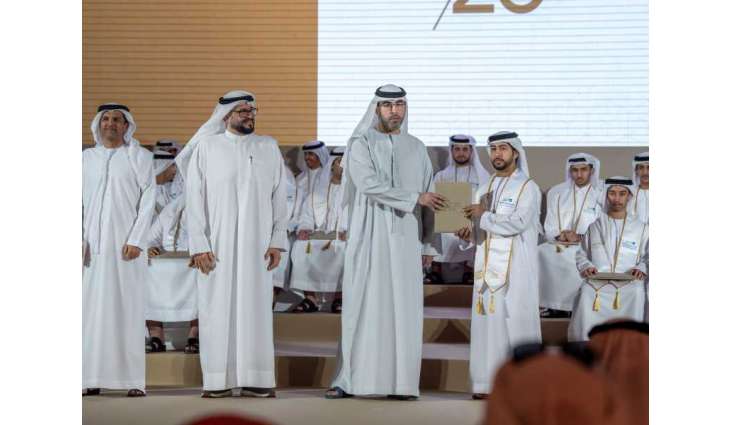 نائب حاكم أم القيوين يشهد تخريج طلبة مدارس التكنولوجيا التطبيقية في أم القيوين