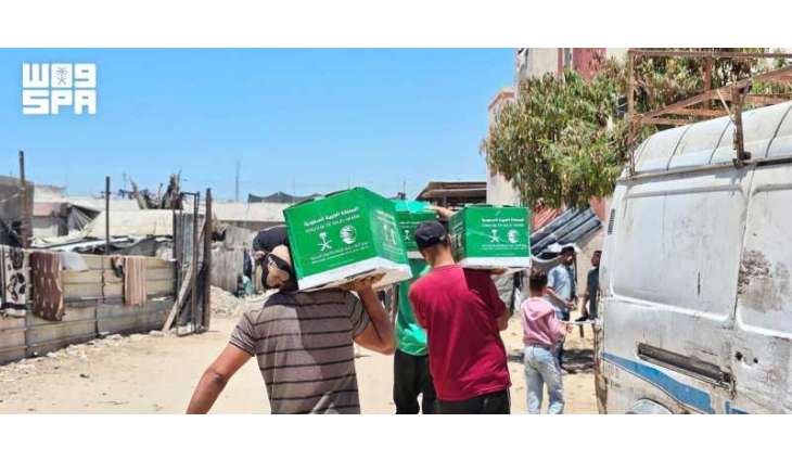KSrelief Distributes 706 Food Baskets in Khan Younis, Gaza Strip