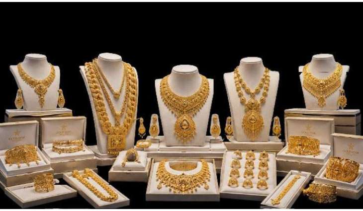 Gold price surges by Rs2,400 per tola in Pakistan