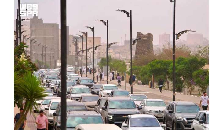 Al-Baha's Container Walkway Promotes Active Lifestyles During Summer Season