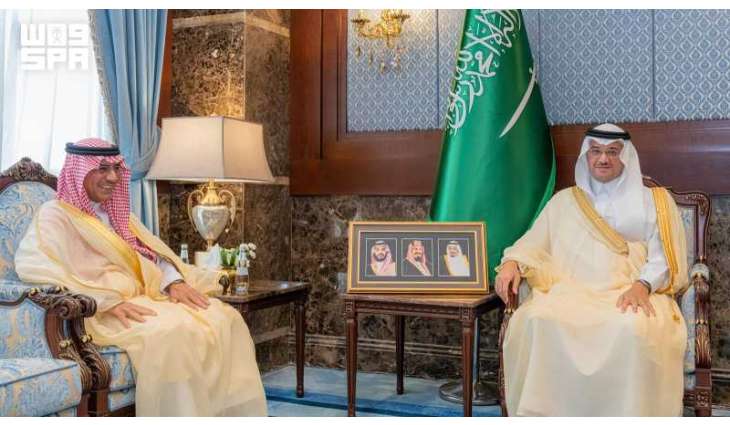 محافظ الأحساء يستقبل الرئيس التنفيذي لمطارات الدمام ويطّلع على التقرير السنوي لعام 2025