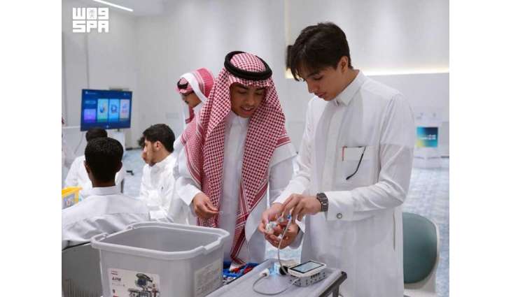 انطلاق معسكر الروبوتات والذكاء الاصطناعي 