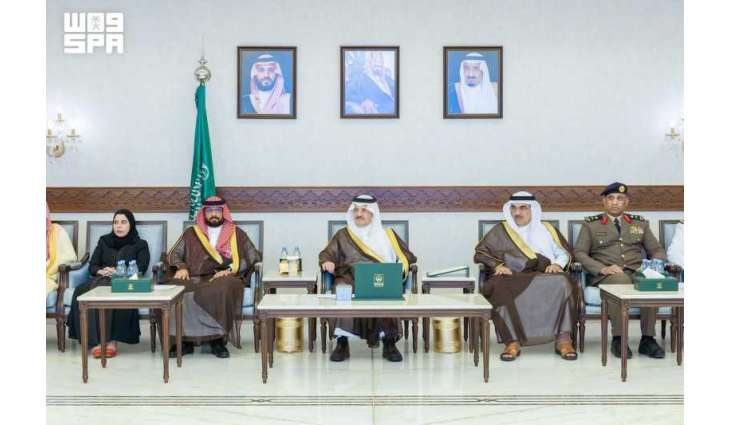 أمير المنطقة الشرقية يكرم النحالين المتميزين والجهات المشاركة في مبادرة 