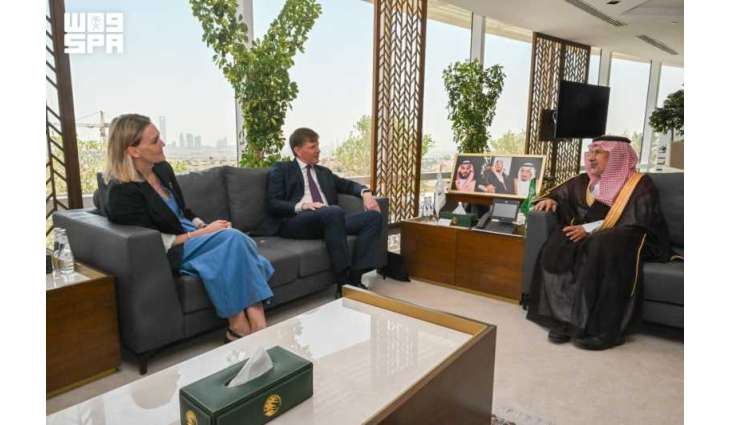 المشرف العام على مركز الملك سلمان للإغاثة يلتقي رئيس المكتب البريطاني لشؤون السودان