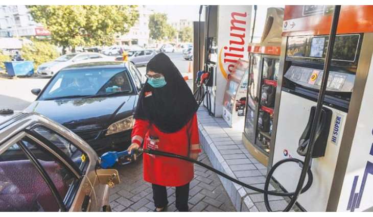 حکومة شھباز شریف تدرس تفعیل خطط لترشید استھلاک الوقود بعد عودة التوترات في المنطقة