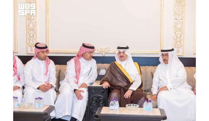 أمير المنطقة الشرقية يقدم التعازي لأسرة الضبيب