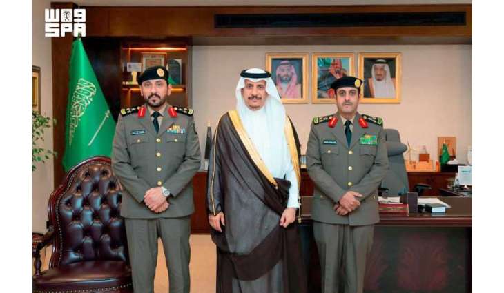 الأمير عبدالرحمن بن عبدالله يُقلّد مدير شؤون الأمن بشرطة حفر الباطن رتبته الجديدة