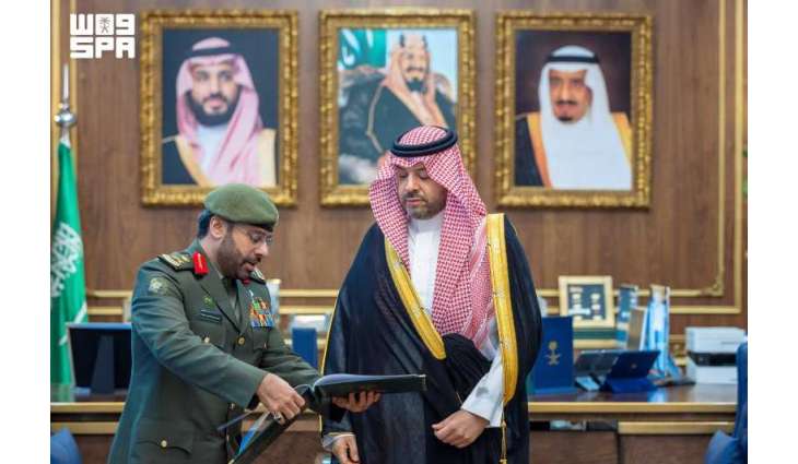 أمير الحدود الشمالية يتسلّم التقرير السنوي لأعمال منفذ جديدة عرعر لموسم الحج والعمرة 1447هـ