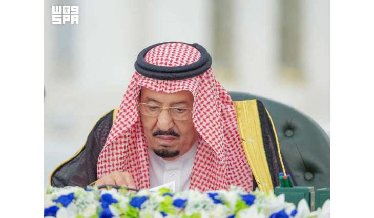 خادم الحرمين الشريفين يرأس جلسة مجلس الوزراء في جدة
