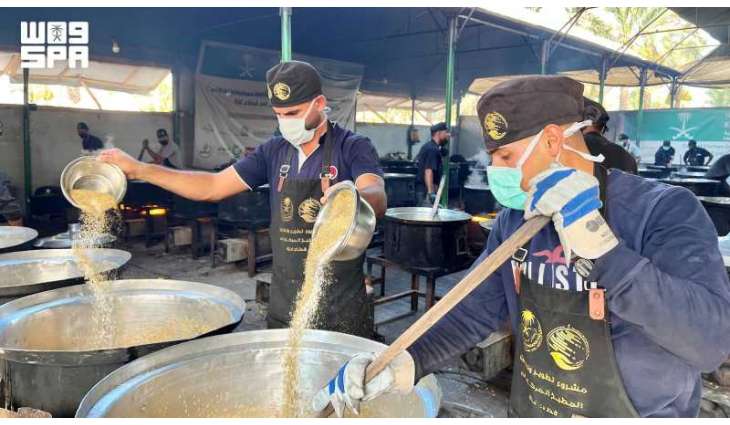 KSrelief Distributes 25,000 Hot Meals in Gaza Strip