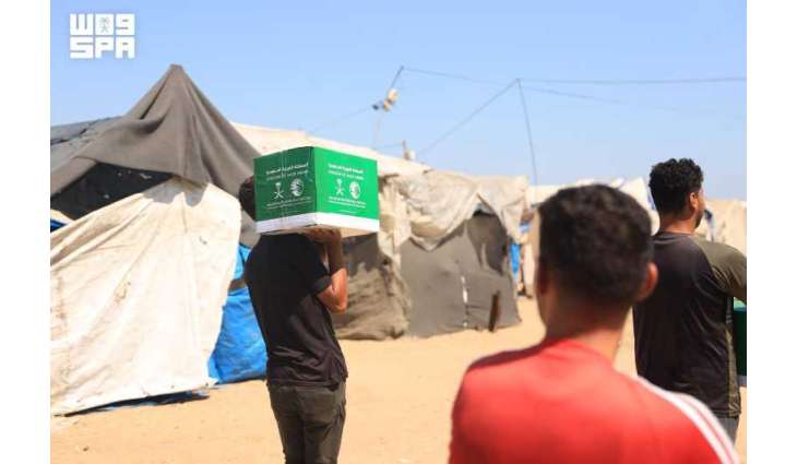 KSrelief Distributes 797 Food Baskets to Support Food Security in Gaza Strip