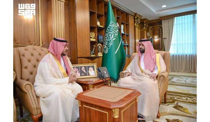 أمير جازان يطّلع على التقرير السنوي للبريد السعودي لعام 2025