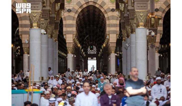 Prophet's Mosque Imam Highlights Shared Parental Duty in Friday Sermon