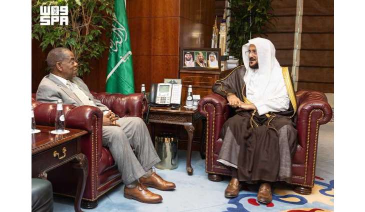 وزير الشؤون الإسلامية يستقبل سفير سيراليون لدى المملكة