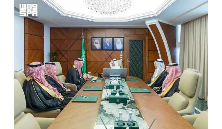 أمير المنطقة الشرقية يستقبل المشرف على برنامج مستشفى قوى الأمن بالدمام